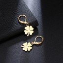 Boucles d'oreilles pendantes pour femmes avec un trèfle à quatre feuilles 1