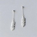 Boucles d'oreilles pendantes pour femmes en forme de plume 1