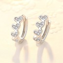 Boucles d'oreilles rondes pour femmes avec des cœurs 3
