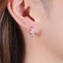 Boucles d'oreilles rondes pour femmes avec des cœurs 4