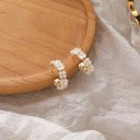Boucles d'oreilles rondes pour femmes avec des fleurs 2