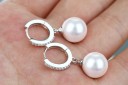 Boucles d'oreilles rondes pour femmes avec des zirconiums et une perle 4