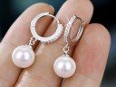 Boucles d'oreilles rondes pour femmes avec des zirconiums et une perle 5
