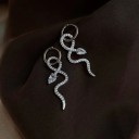 Boucles d'oreilles rondes pour femmes avec serpent 2
