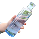 Bouteille en plastique pour l'eau avec marquage horaire de consommation 500 ml Bouteille en plastique transparente pour suivre l'hydratation tout au long de la journée 1