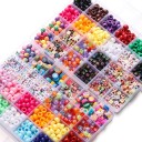 Box 13 x 19 cm Set mit 680 Stück farbigen Acrylperlen Acryl und Ton Strahlende und vielfältige Farben Perlen zur Schmuckherstellung für Armbänder 1