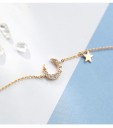 Bracciale femminile delicato con la luna 1
