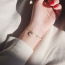 Bracelet féminin avec lune et étoiles 3