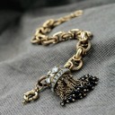 Bracelet féminin avec pompon 2