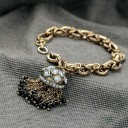 Bracelet féminin avec pompon 4