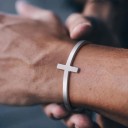 Bracelet ouvert croix 4