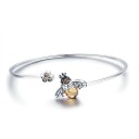 Bracelet ouvert pour femme avec abeille 1
