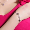 Bracelet pour femmes avec des trèfles à quatre feuilles 2
