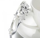 Bracelet rigide pour femme avec fleur 3