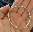 Bracelet rigide pour femme avec perles 5