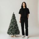 Brad artificial de Crăciun Zăpezit Cu conuri artificiale Pliabil Înălțime 150 cm Bază din lemn 40 cm Verde și alb Decorațiune pentru interior 4