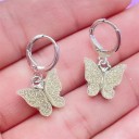 Brincos circulares femininos com borboleta C1097 33