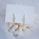 Brincos pendentes femininos em forma de folhas com pedras 3