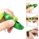 Brinquedo antisstress ervilha na vagem Pendente de chaveiro com ervilhas saltitantes Vagem verde em PVC com corrente e laço 6,2 x 2 cm 3