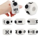 Brinquedo antistress para o dedo para manter as mãos ocupadas Anel Fidget com botões e interruptor Corpo hexagonal em plástico ABS 6 x 3,2 5