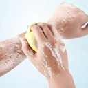 Brosse avec distributeur de savon en forme de cœur 5