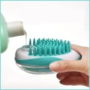 Brosse avec distributeur de shampoing pour chiens 3