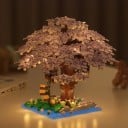 Byggsats för Sakura-träd med lila blommande krona, litet hus och trädgård full av blommor, dekorativ kreativ modell 4