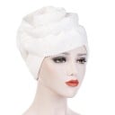 Căciulă pentru femei în formă de turban cu o mare floare din țesătură și mărgele mici. O acoperire elegantă pentru cap din bumbac 1