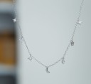 Cadena de mujer con luna y estrellas. 3