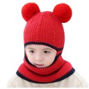 Cagoule pour enfants avec pompons 2