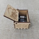 Caixinha de Música de Madeira A Bela e o Monstro 6x5x4 cm manual de corda mecânica 4