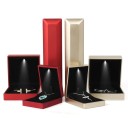 Caja de anillo iluminada por LED 5,8 x 6,3 x 5 cm Vitrina de lujo para joyas Embalaje premium para anillos con iluminación interior Elegante 7