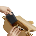 Caja para colgantes 7 x 9 x 3,3 cm con luz LED Joyero de terciopelo Caja de regalo elegante para joyas para compromisos Caja de plástico negra con iluminación 3