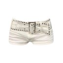 Calças de ganga brancas femininas em estilo cowboy com cintura baixa e cinto decorativo com tachas 1