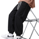 Calças de homem lisas com bolsos e cordão, poliéster, algodão, corte confortável, ideais para lazer e desporto 5