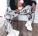 Calças de treino femininas em preto e branco com estampado 4