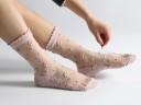 Calcetines transparentes de mujer con flores. 9