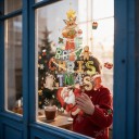 Calcomanías navideñas para ventana Reutilizables Inscripción Merry Christmas en forma de árbol de Navidad con Santa, un zorro y un erizo Decoración 5