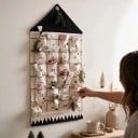 Calendrier de l'Avent mural en tissu avec poches en forme de maison 24 cases 48,5 x 119 cm avec crochet pour suspendre des cadeaux et des friandises 2