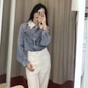 Cămașă din denim pentru femei cu guler din dantelă Volan în formă de V pe piept Butoane perlate Mâneci lungi cu manșete Bumbac Albastru deschis 6