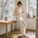 Cămașă lejeră pentru femei cu mânecă lungă și broderie ajurată pe lungimea închiderii cu guler clasic, umeri lăsați și margine inferioară rotunjită 10