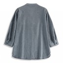 Camicia a righe da donna con taglio morbido e maniche a tre quarti, due tasche sul petto, colletto alto, scollo a V e orlo arrotondato 5