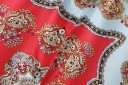 Camicia da donna con maniche lunghe e motivo ornamentale Rosso centrale con bordo azzurro chiaro Orlo inferiore nero Poliestere e seta 6