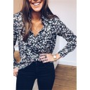 Camicia da donna con motivo floreale Doppie maniche Colletto camicia Scollo a V Fiori bianchi su uno sfondo scuro Poliestere 5
