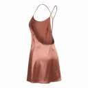 Camicia da notte corta in satin per donna con scollatura a V e schiena profondamente aperta con spalline sottili unite in una cintura al centro della schiena 5