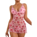 Camicia da notte trasparente in pizzo rosa per donna con slip a motivo di labbra e cuori, spalline regolabili e spacchi laterali 1