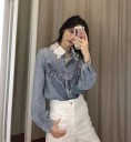 Camicia denim da donna con colletto in pizzo Volantino a forma di V sul petto Bottoni perlacei Maniche lunghe con polsini Cotone Azzurro chiaro 4