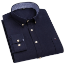 Camisa de homem com colarinho e bolso Camisa de algodão lisa com botões para uso diário 3