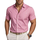 Camisa de homem riscada com mangas curtas e finas riscas verticais, colarinho clássico, botões ao longo da frente e bainha reta 2