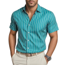 Camisa de homem riscada com mangas curtas e finas riscas verticais, colarinho clássico, botões ao longo da frente e bainha reta 10